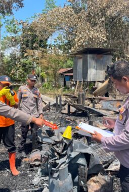 Kebakaran Dini Hari Luluhlantakkan Tiga Pintu Rumah dan Perpustakaan SD di Long Iram, Polisi Selidiki Dugaan Korsleting