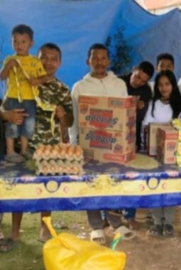 Dari Tanah Papua untuk Manggarai Timur, Keluarga Flobamora Waropen Ulurkan Bantuan bagi Korban Gempa 
