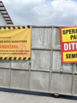 Papan Penutupan Masih Terpasang, Aktivitas Keluar-Masuk PT IKN Banyumas Jadi Sorotan